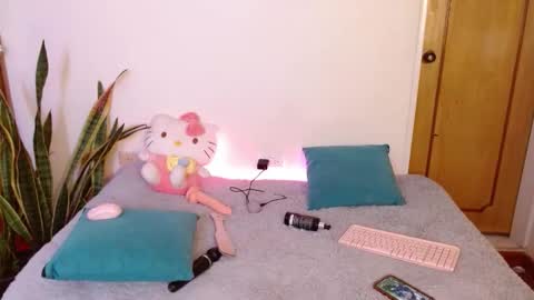 LAURA  help me reach 100likes online show from 02-10-26, 05:55