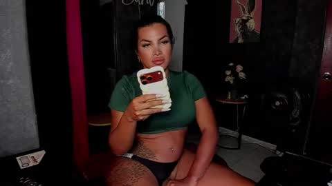 Snapshot of kittyhotts chatting on 03-29-26, 11:32 Sari bell online show from 03-29-26, 11:32
