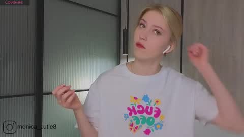 Snapshot of kittyloffe chatting on 02-28-25, 04:10 Monika online show from 02-28-25, 04:10