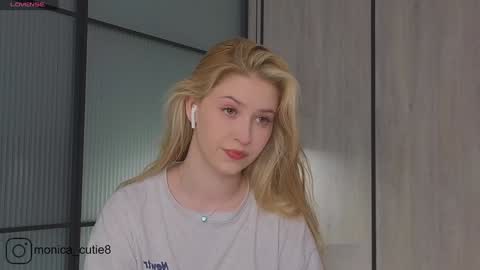 Snapshot of kittyloffe chatting on 03-09-25, 04:38 Monika online show from 03-09-25, 04:38