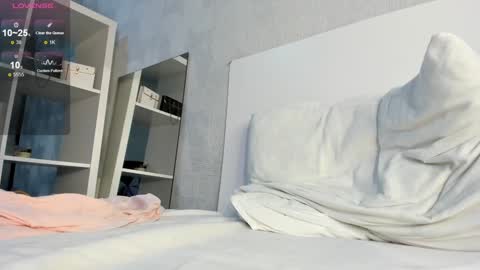 Snapshot of kittyloffe chatting on 09-16-25, 03:35 Monika online show from 09-16-25, 03:35