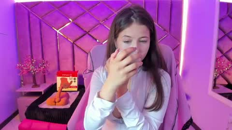 Sarah online show from 06-25-26, 03:16