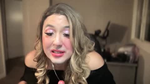 Snapshot of kittysocks88 chatting on 10-27-25, 07:23 kittysocks88 online show from 10-27-25, 07:23