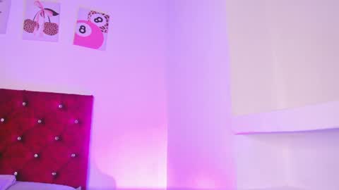 Snapshot of kittystar18 chatting on 06-25-26, 06:34 kitty online show from 06-25-26, 06:34