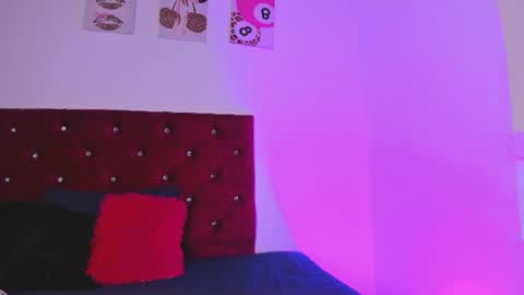 Snapshot of kittystar18 chatting on 07-15-26, 05:51 kitty online show from 07-15-26, 05:51