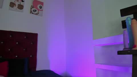 Snapshot of kittystar18 chatting on 07-25-26, 05:43 kitty online show from 07-25-26, 05:43