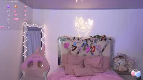 Snapshot of kittystar_tay chatting on 02-22-25, 01:44 Kitty online show from 02-22-25, 01:44