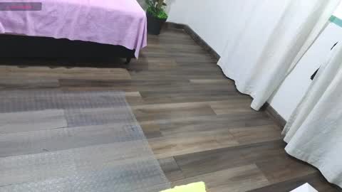 Snapshot of kittystar_tay chatting on 03-06-25, 06:59 Kitty online show from 03-06-25, 06:59