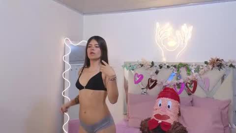 Snapshot of kittystar_tay chatting on 03-12-25, 01:25 Kitty online show from 03-12-25, 01:25