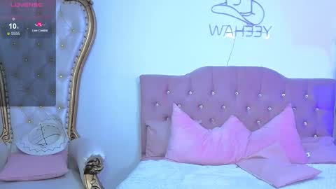 Snapshot of kittystar_tay chatting on 09-17-25, 12:07 Kitty online show from 09-17-25, 12:07