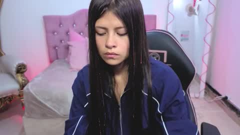 Snapshot of kittystar_tay chatting on 09-29-25, 11:48 Kitty online show from 09-29-25, 11:48