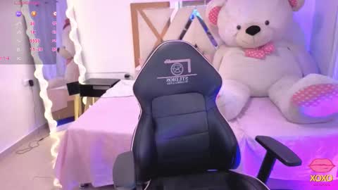 Snapshot of kittystar_tay chatting on 09-30-25, 11:54 Kitty online show from 09-30-25, 11:54