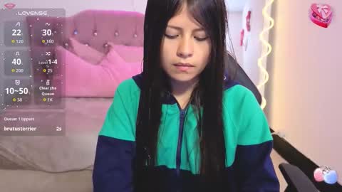 Snapshot of kittystar_tay chatting on 10-13-25, 11:43 Kitty online show from 10-13-25, 11:43