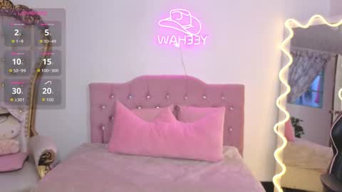 Snapshot of kittystar_tay chatting on 10-15-25, 11:43 Kitty online show from 10-15-25, 11:43