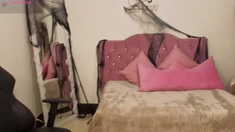 Snapshot of kittystar_tay chatting on 10-25-25, 11:40 Kitty online show from 10-25-25, 11:40