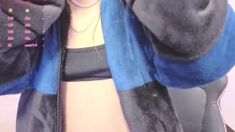 Snapshot of kittystar_tay chatting on 11-08-25, 11:54 Kitty online show from 11-08-25, 11:54