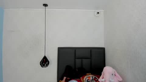  K I T T  Y  online show from 01-04-25, 11:43