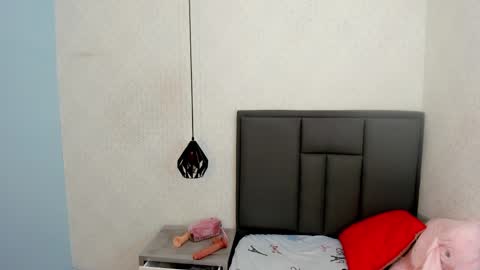  K I T T  Y  online show from 01-04-25, 08:48