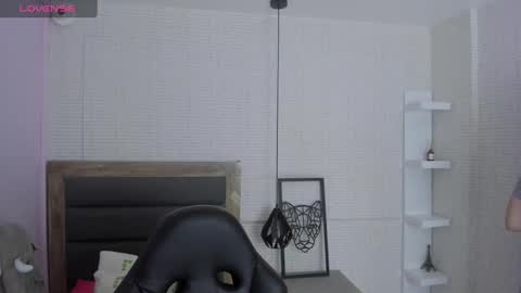  K I T T  Y  online show from 01-10-25, 11:33