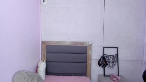  K I T T  Y  online show from 01-10-25, 02:34