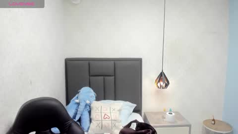  K I T T  Y  online show from 01-11-25, 12:18