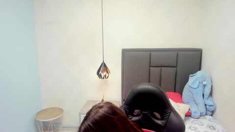  K I T T  Y  online show from 01-14-25, 11:42