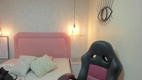 Snapshot of kittytimberlake chatting on 02-26-26, 12:15 K I T T Y online show from 02-26-26, 12:15