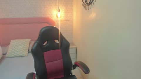 Snapshot of kittytimberlake chatting on 03-19-26, 12:31 K I T T Y online show from 03-19-26, 12:31