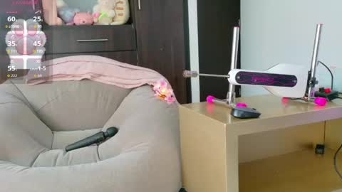  K I T T  Y  online show from 06-04-26, 08:37