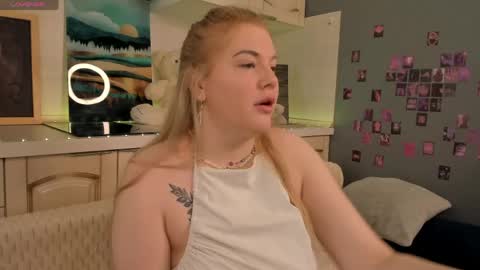 Snapshot of kittyy_cuttie chatting on 04-15-26, 07:37 kittyy online show from 04-15-26, 07:37