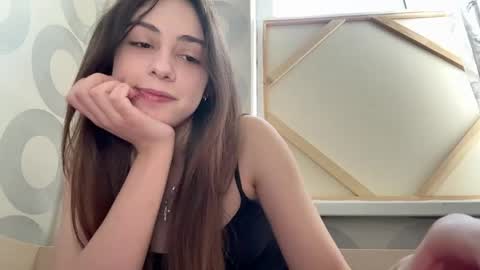 Snapshot of kittyymoonnn chatting on 06-02-26, 02:19 Emma online show from 06-02-26, 02:19