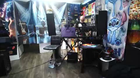 kiveuxmakeu online show from 11-30-25, 07:40