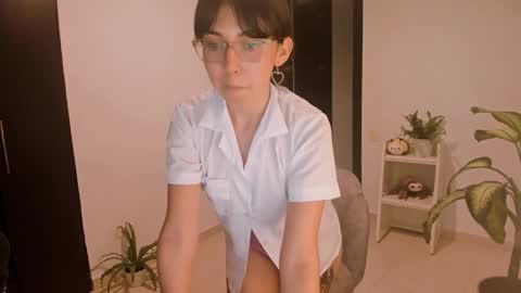Snapshot of kiwi____ chatting on 12-03-24, 11:57 Little piece of fruit online show from 12-03-24, 11:57