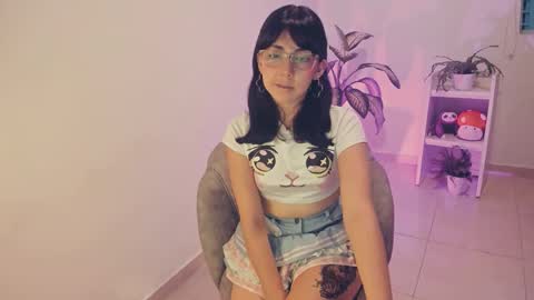Snapshot of kiwi____ chatting on 12-26-24, 10:52 Little piece of fruit online show from 12-26-24, 10:52