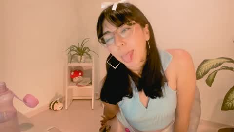 Snapshot of kiwi____ chatting on 01-27-25, 02:10 Little piece of fruit online show from 01-27-25, 02:10