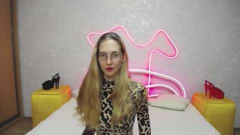 Klary online show from 09-15-25, 01:44