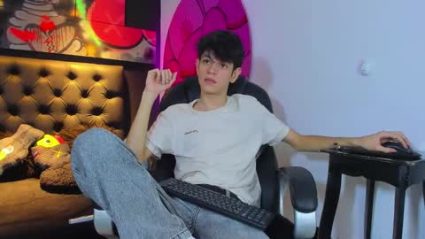 Snapshot of klaus_sunrise_xx chatting on 10-20-25, 06:58 KLAUS online show from 10-20-25, 06:58