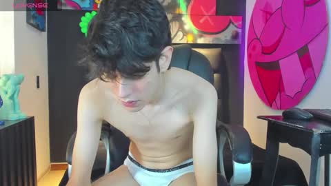 Snapshot of klaus_sunrise_xx chatting on 10-24-25, 05:26 KLAUS online show from 10-24-25, 05:26