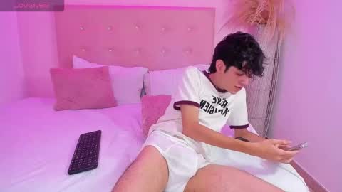 Snapshot of klaus_sunrise_xx chatting on 10-26-25, 05:35 KLAUS online show from 10-26-25, 05:35