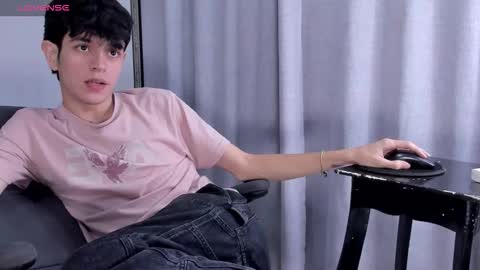 Snapshot of klaus_sunrise_xx chatting on 11-19-25, 04:34 KLAUS online show from 11-19-25, 04:34