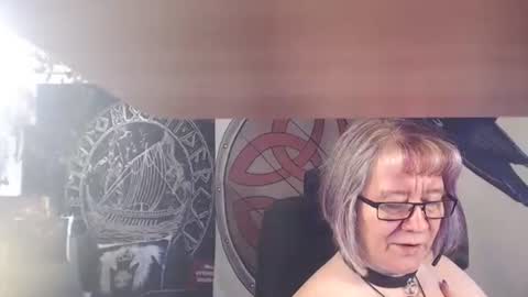 Snapshot of kleiner_teufel chatting on 03-29-26, 04:29 Michelle online show from 03-29-26, 04:29