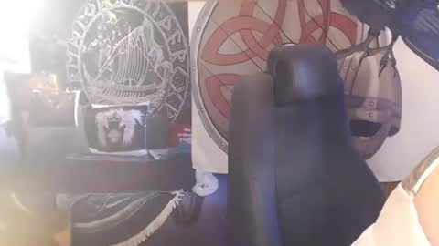 Snapshot of kleiner_teufel chatting on 04-11-26, 08:40 Michelle online show from 04-11-26, 08:40