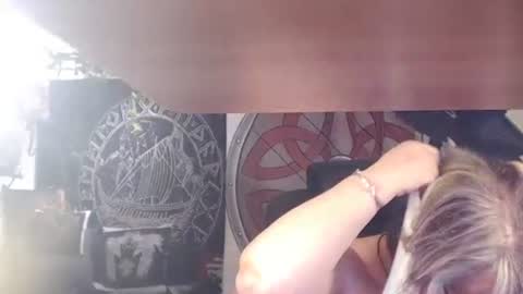 Snapshot of kleiner_teufel chatting on 04-12-26, 04:23 Michelle online show from 04-12-26, 04:23