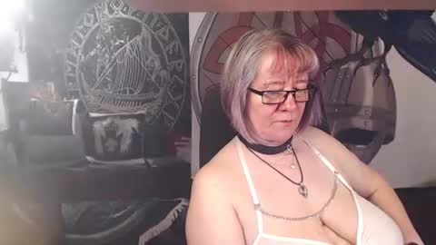 Snapshot of kleiner_teufel chatting on 04-19-26, 04:06 Michelle online show from 04-19-26, 04:06