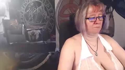 Snapshot of kleiner_teufel chatting on 04-24-26, 07:11 Michelle online show from 04-24-26, 07:11