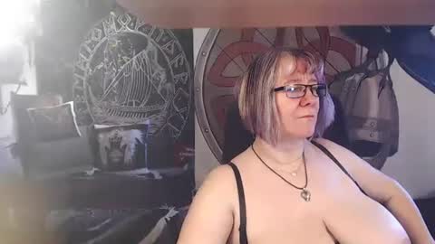 Snapshot of kleiner_teufel chatting on 04-25-26, 08:50 Michelle online show from 04-25-26, 08:50