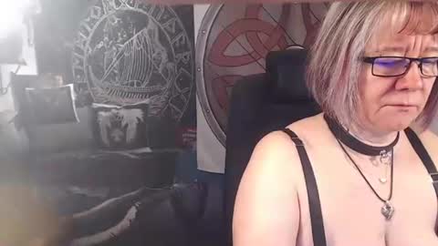 Snapshot of kleiner_teufel chatting on 05-01-26, 03:44 Michelle online show from 05-01-26, 03:44
