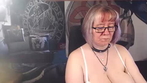 Snapshot of kleiner_teufel chatting on 05-01-26, 04:22 Michelle online show from 05-01-26, 04:22