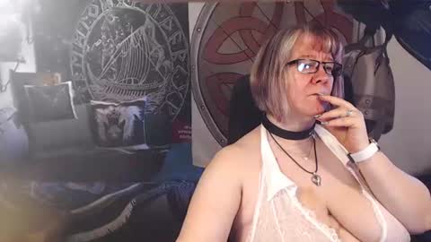 Snapshot of kleiner_teufel chatting on 05-04-26, 05:58 Michelle online show from 05-04-26, 05:58