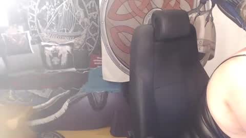 Snapshot of kleiner_teufel chatting on 05-04-26, 06:04 Michelle online show from 05-04-26, 06:04